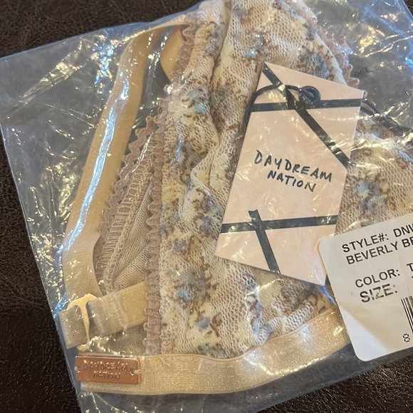 DAYDREAM NATION Floral Beverly Bra. NWT SIZE Medium or XSmall - Picture 9 of 9